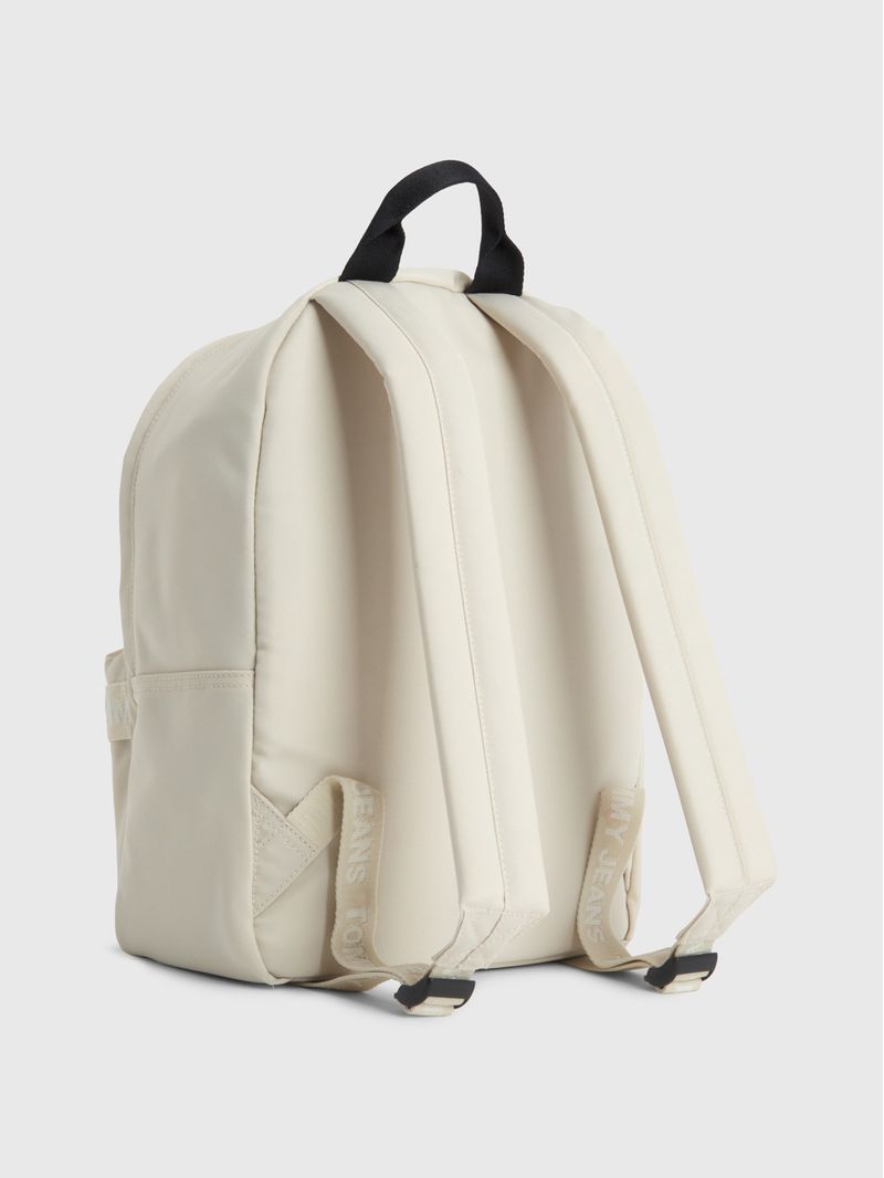 Mochila-Essential-reciclada-con-inscripcion