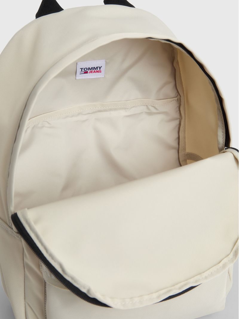 Mochila-Essential-reciclada-con-inscripcion