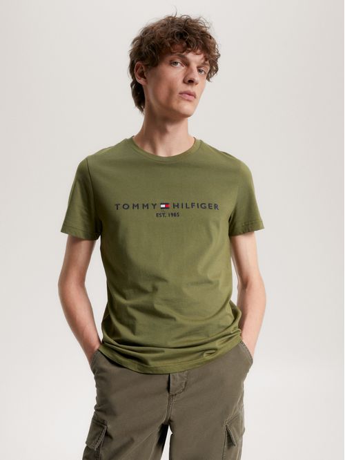 Remera con logo bordado