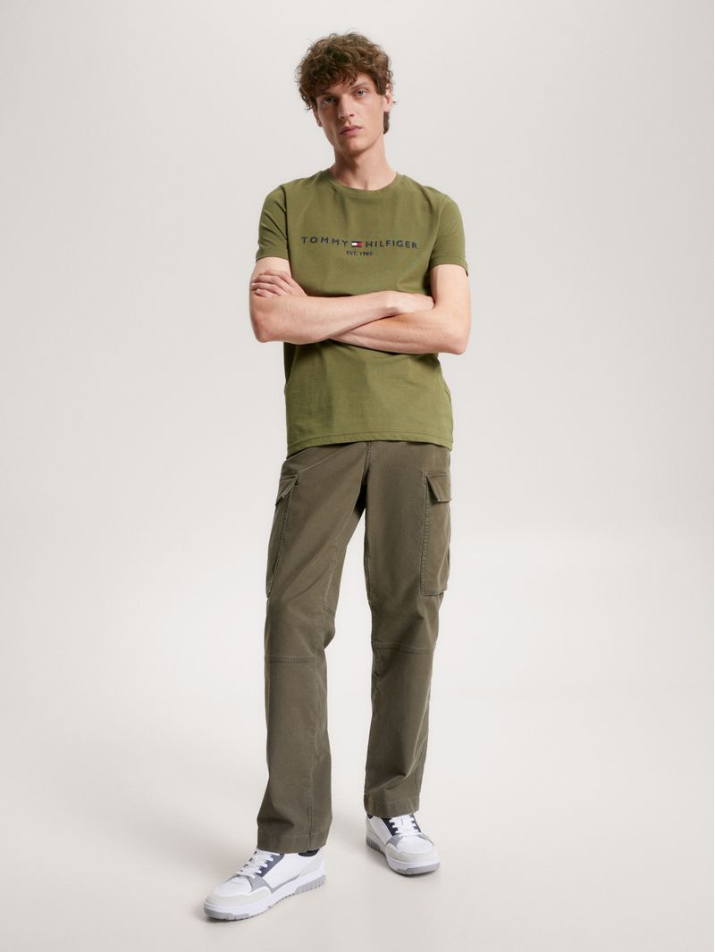 Remera-con-logo-bordado