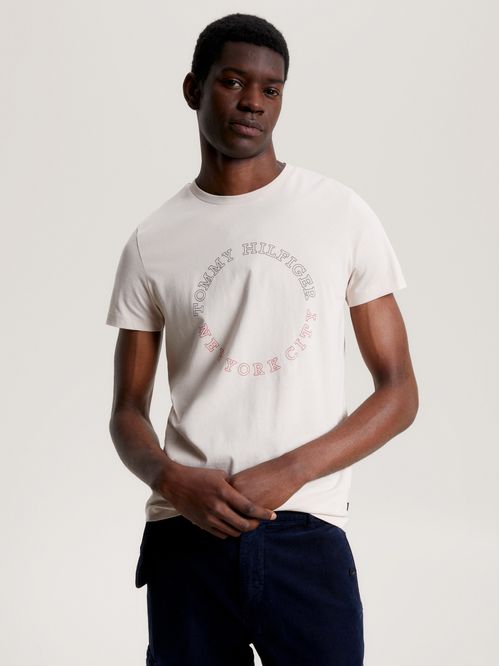 Remera con logo circular estampado en la parte delantera