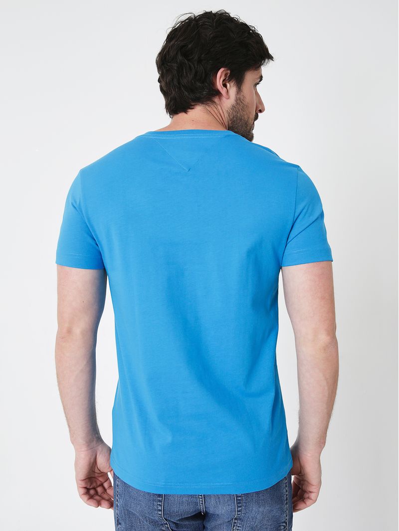 Remera-Essential-en-cuello-v