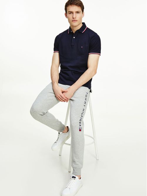 Chomba con cuello y puños ribeteados slim fit