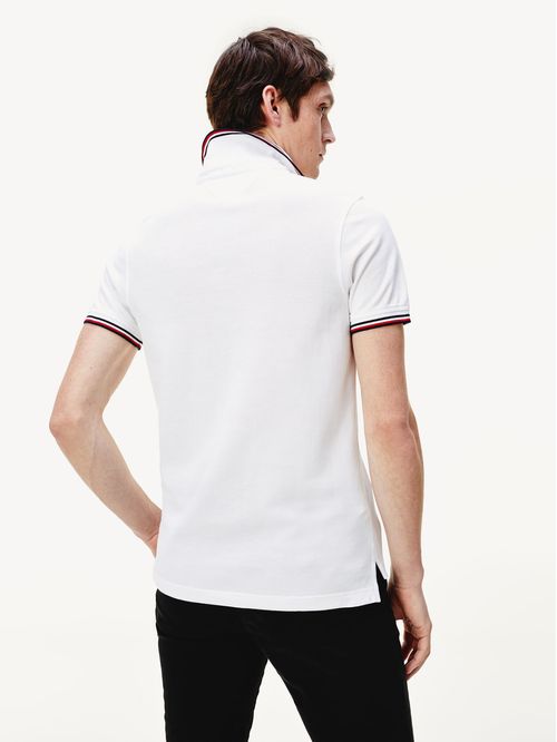 Chomba con cuello y puños ribeteados slim fit