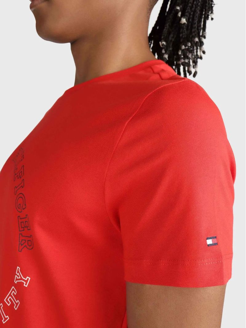 Remera-de-corte-slim-con-monotipo