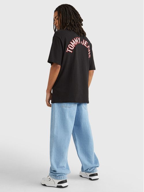 Remera Modern Prep con logos TJ bordados oversize