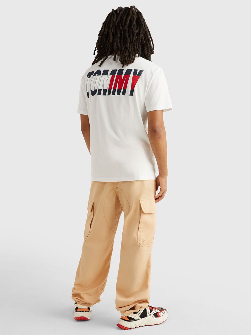 Remera-essential-con-logo