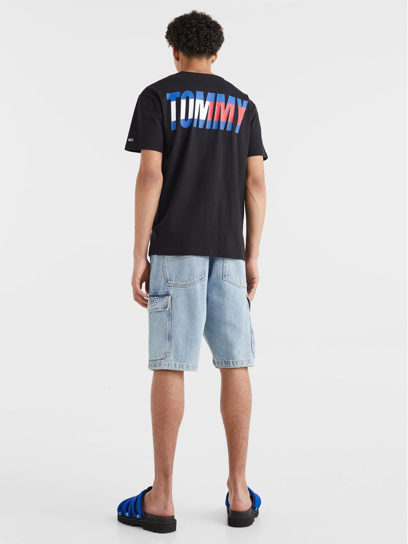 Remera-essential-con-logo