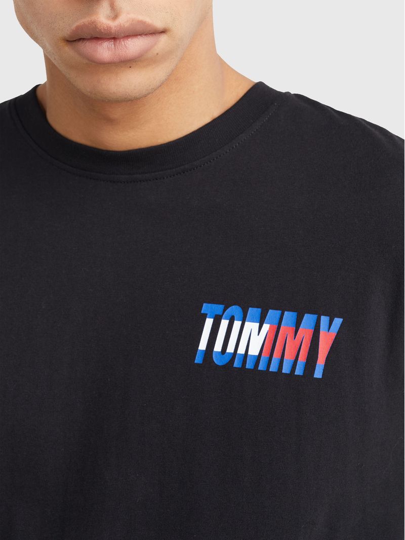 Remera-essential-con-logo