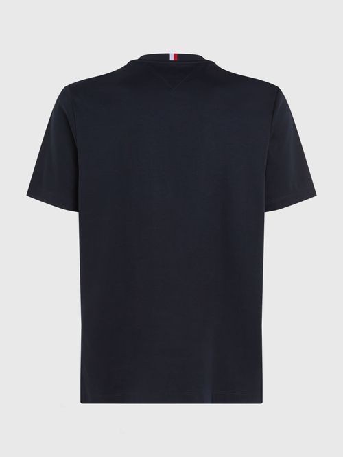 Remera con logo dorado bordado en el pecho