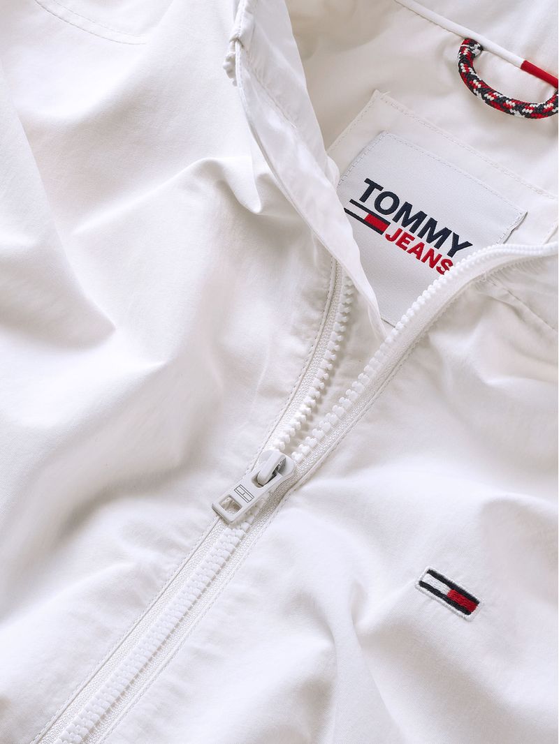 Campera-con-parche-con-logo-Essential