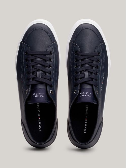 Zapatillas con ribete distintivo