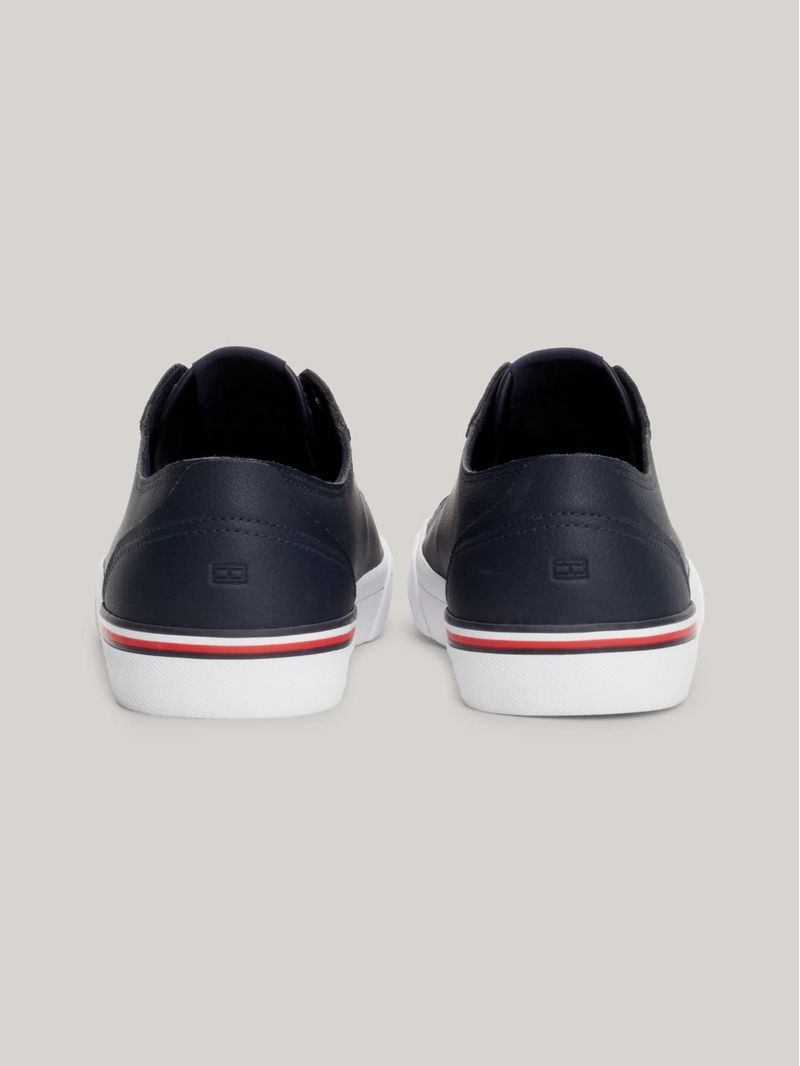 Zapatillas-con-ribete-distintivo