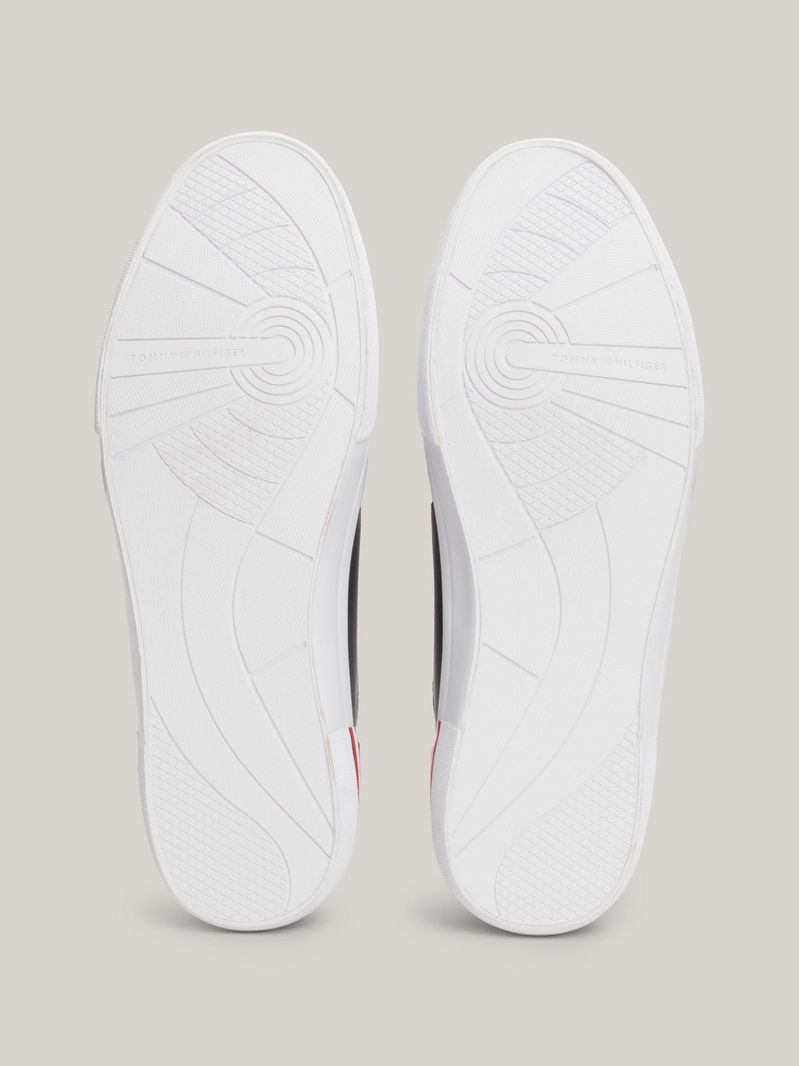 Zapatillas-con-ribete-distintivo