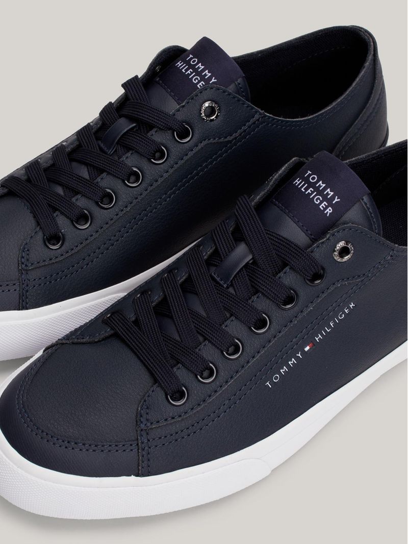 Zapatillas-con-ribete-distintivo