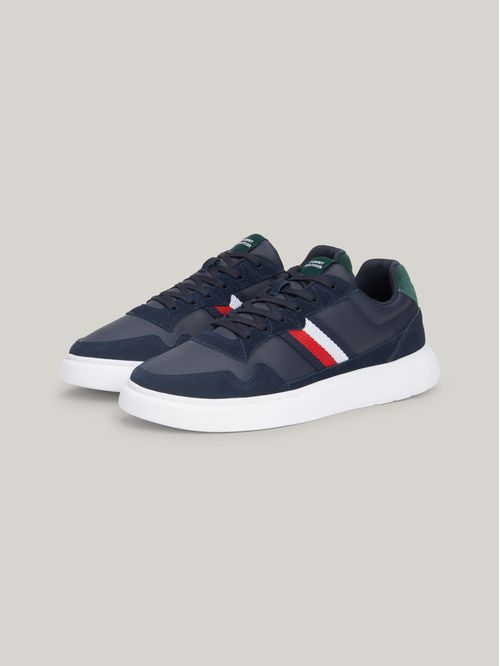 Zapatillas con detalles en gamuza y cinta distintiva