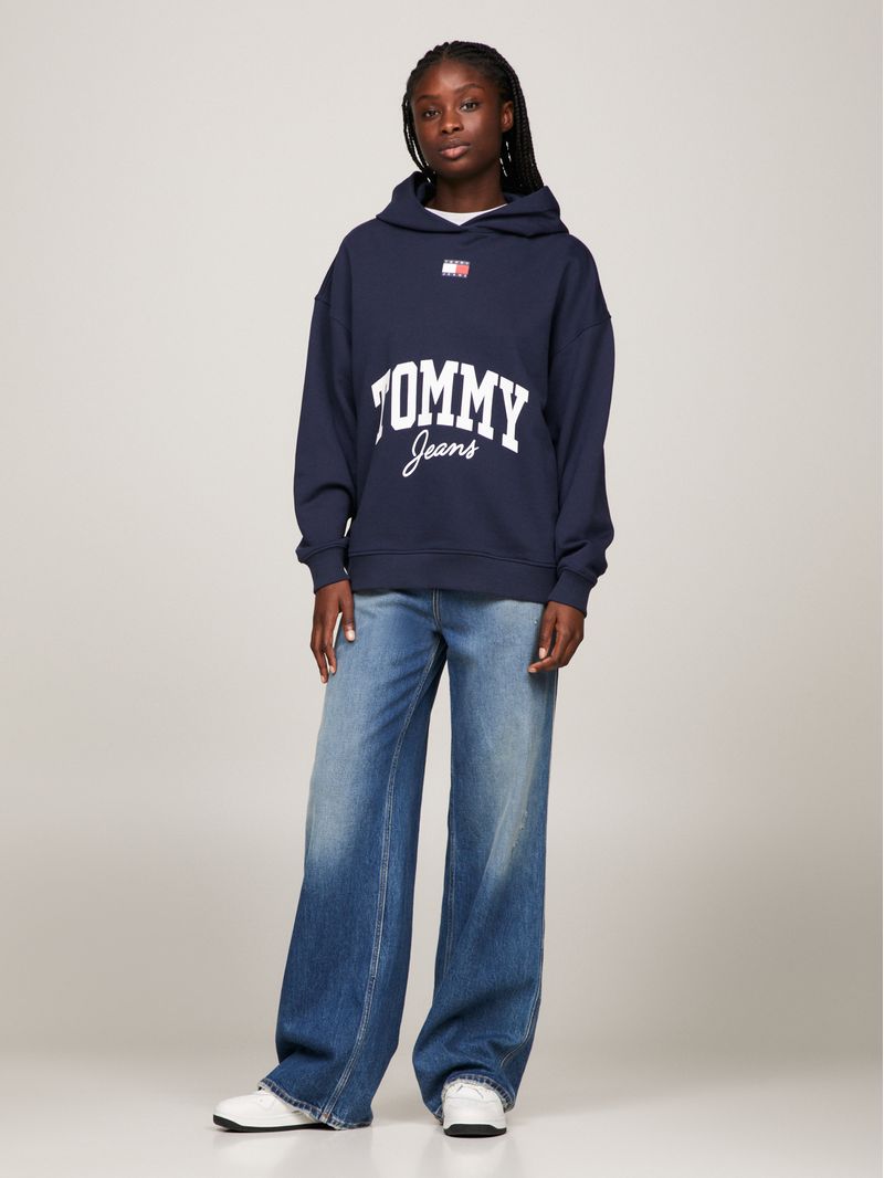 Buzo-oversize-universitaria-con-capucha