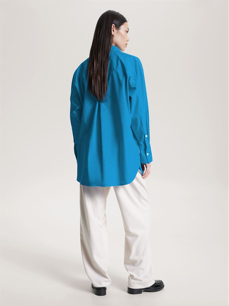 Camisa-oversize-con-monograma-TH