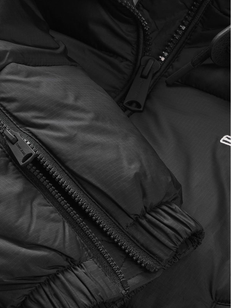 Campera-estilo-cropped-con-logo