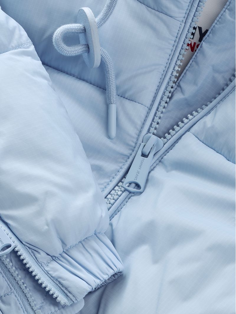 Campera-estilo-cropped-con-logo