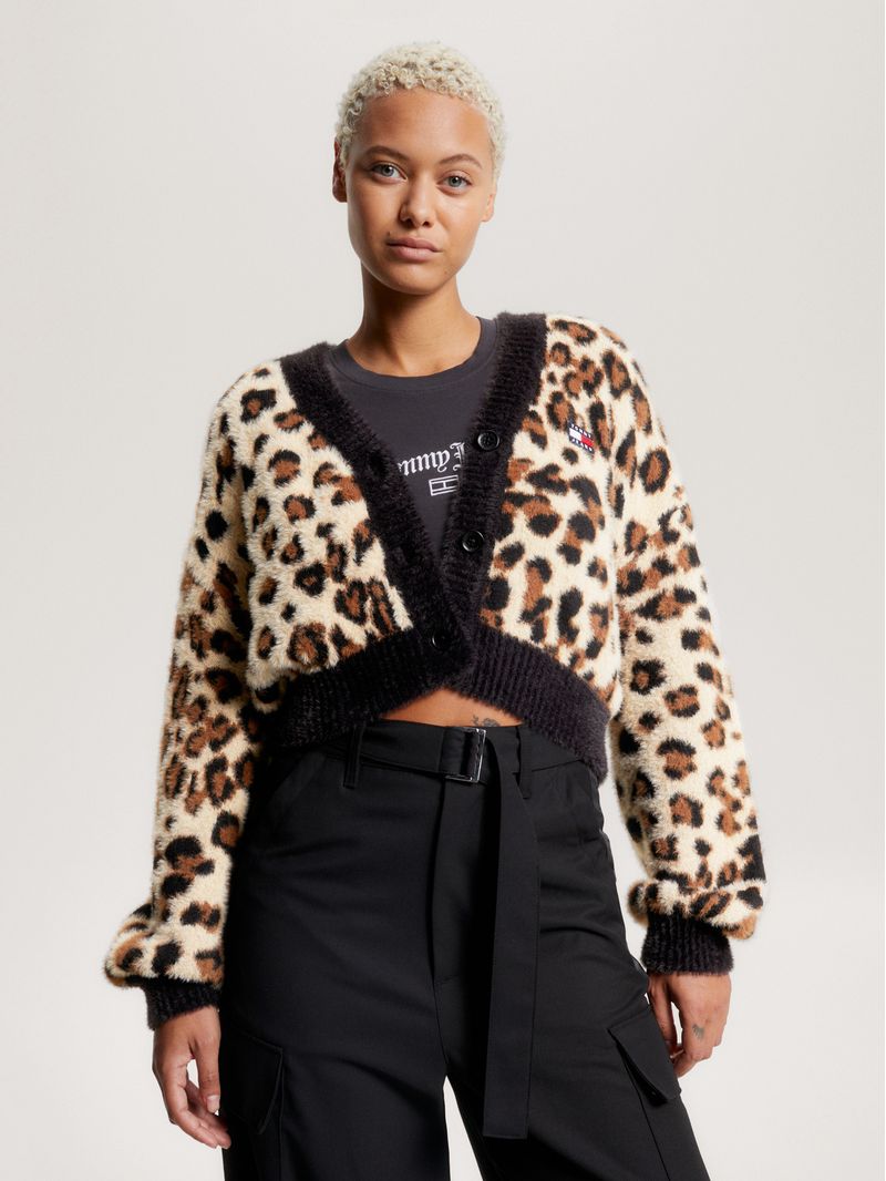 Cardigan-cropped-con-estampado-de-leopardo