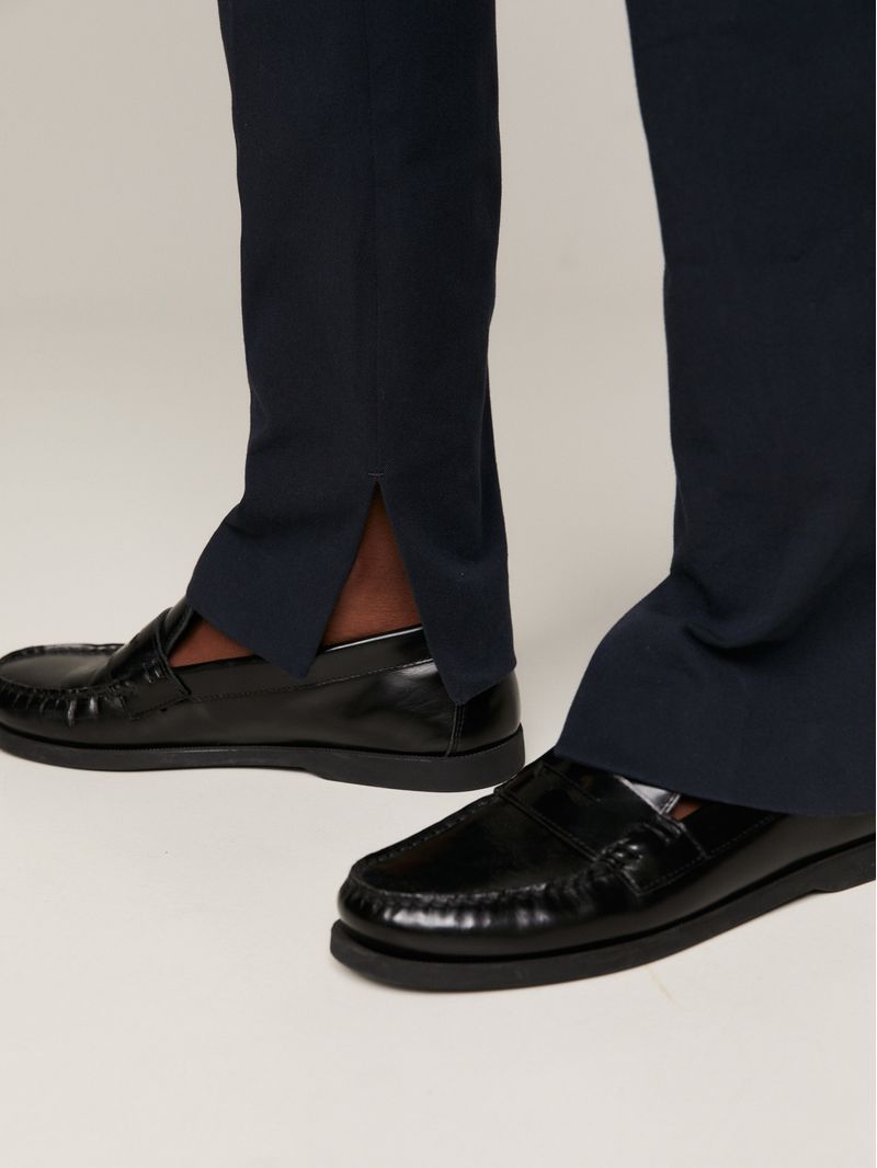 Pantalon-slim-de-gabardina