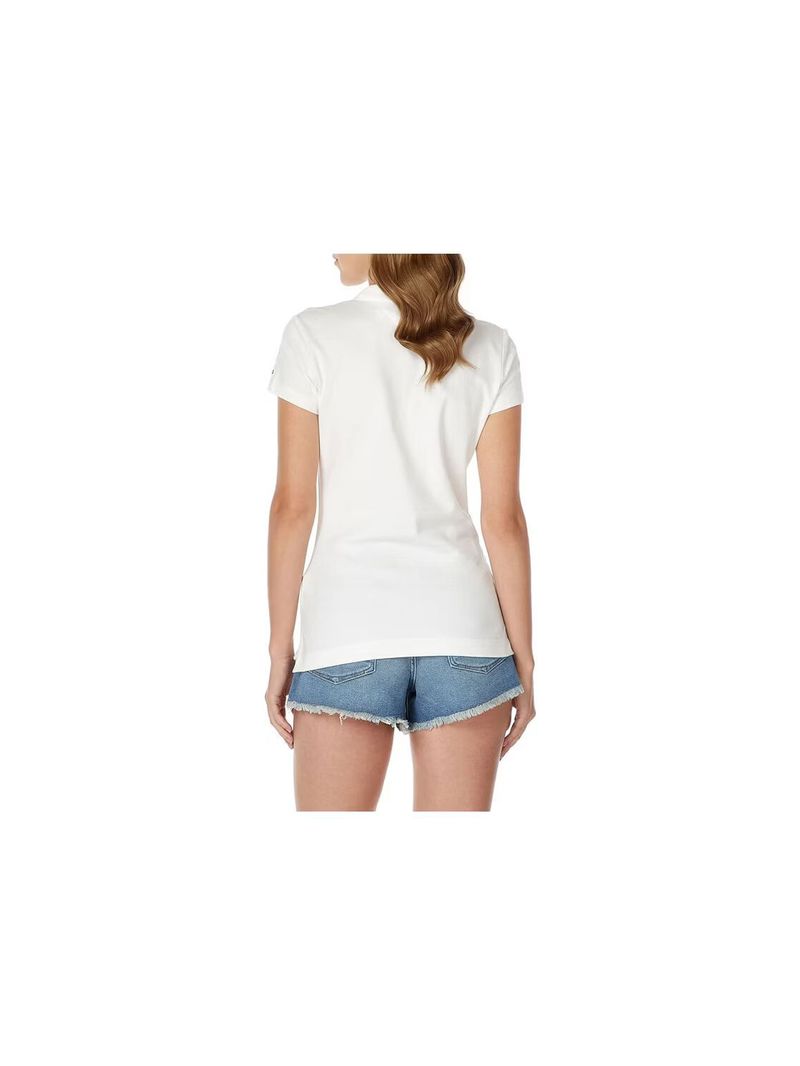 Polo-de-corte-slim-con-logo-bordado