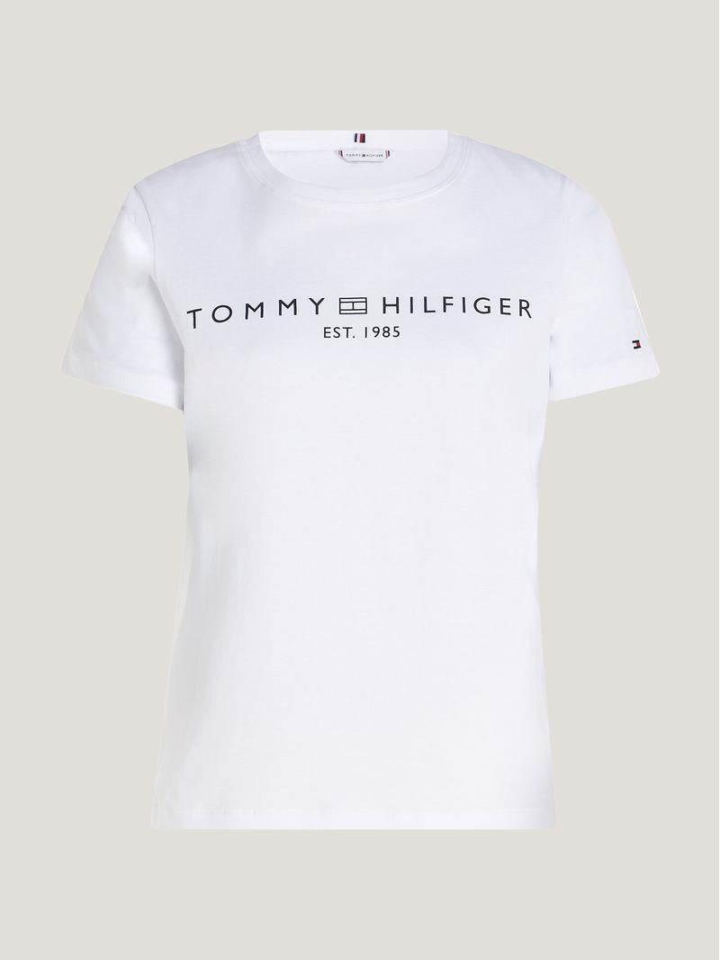 Remera-con-cuello-redondo-y-logo-distintivo