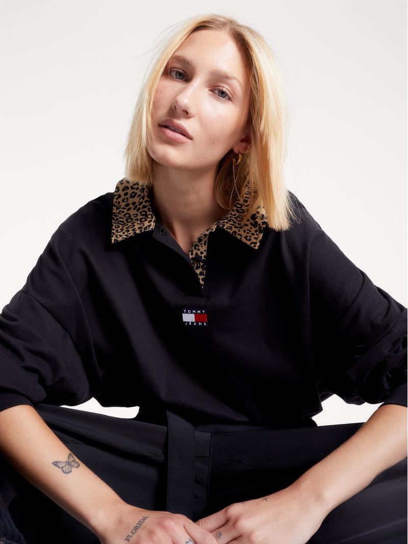 Remera-de-rugby-con-cuello-de-leopardo