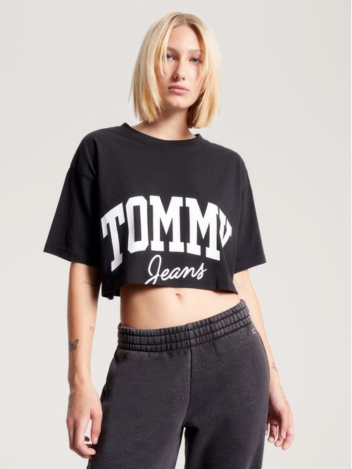 Remera universitaria de corte cropped