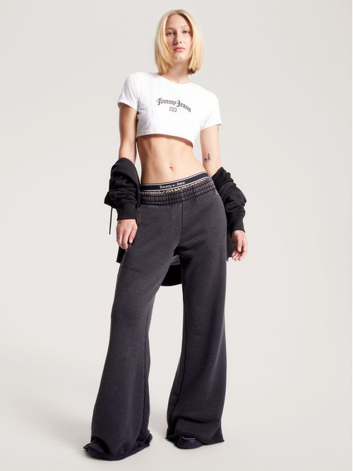 Remera universitaria de corte cropped