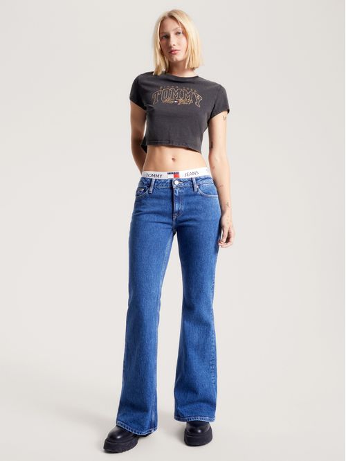 Remera universitaria de corte cropped