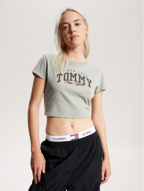 Remera universitaria de corte cropped