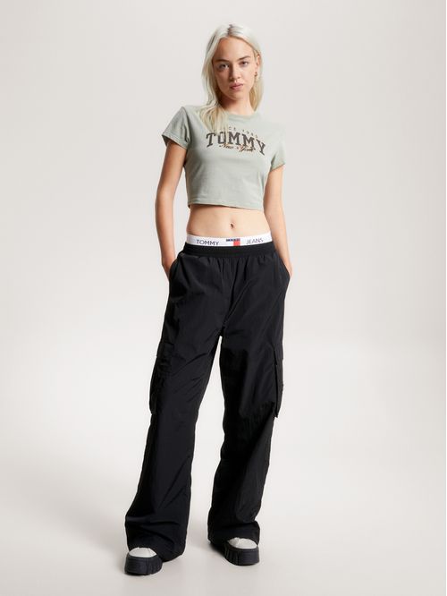 Remera universitaria de corte cropped