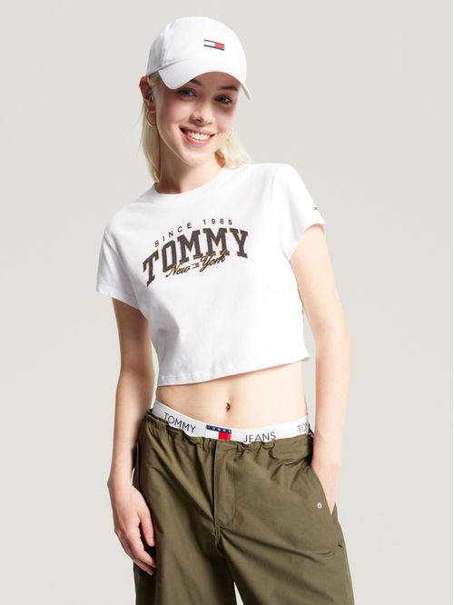 Remera universitaria de corte cropped