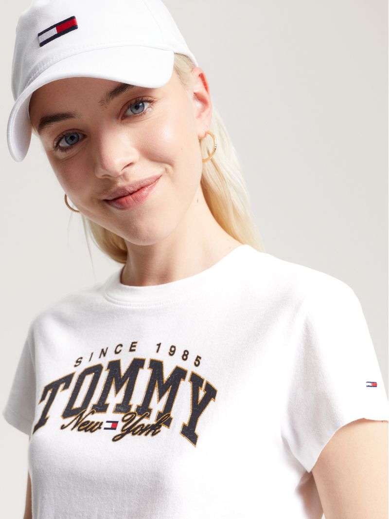 Remera-universitaria-de-corte-cropped