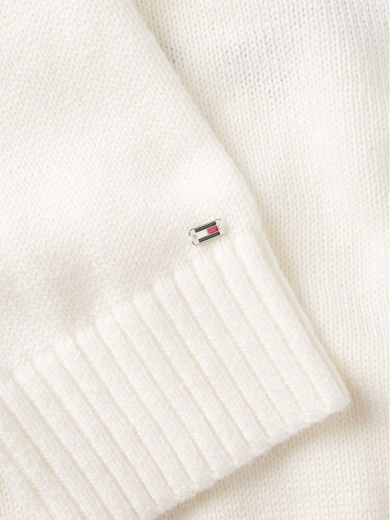 Sweater-varsity-en-cuello-v