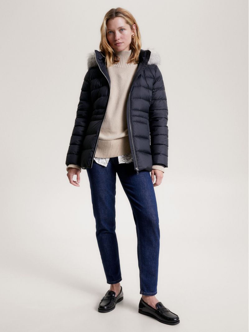 Campera-con-relleno-de-pluma-y-capucha