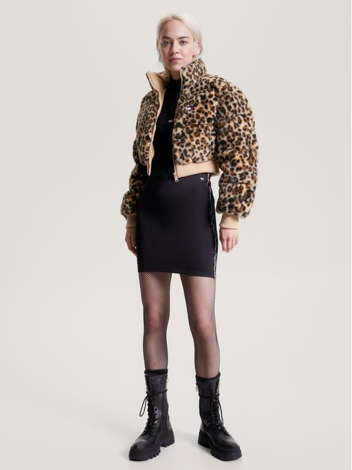 Campera cropped con logo