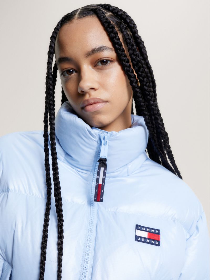Campera-Puffer-de-corte-cropped-con-capucha-