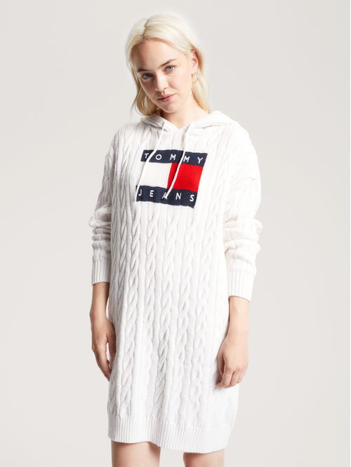 Vestido tejido con capucha