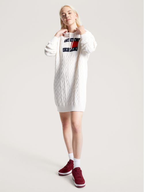Vestido tejido con capucha