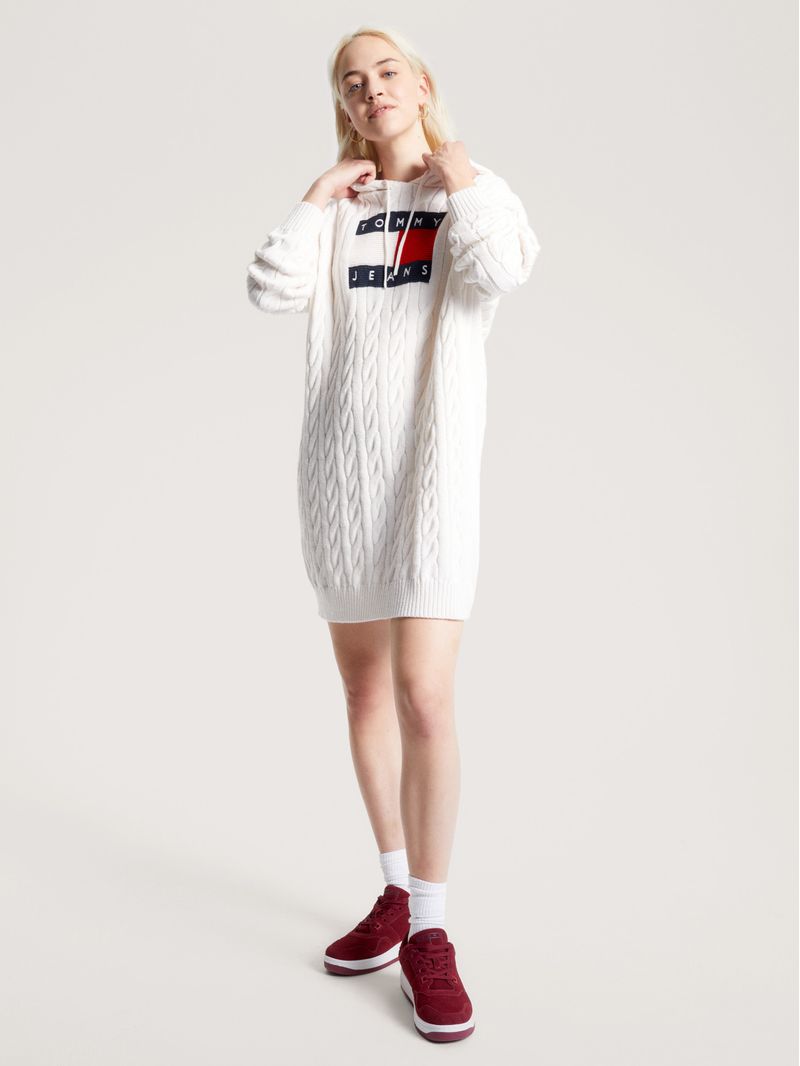 Vestido-con-capucha-de-punto-de-cable-