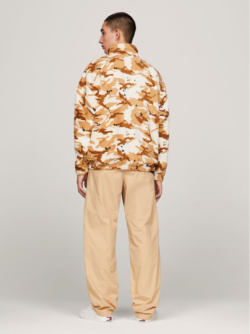 Buzo-oversize-con-media-cremallera
