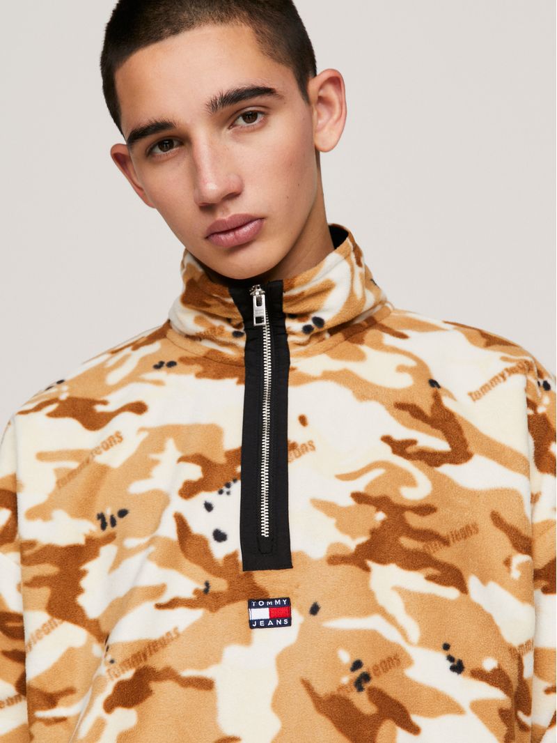 Buzo-oversize-con-media-cremallera