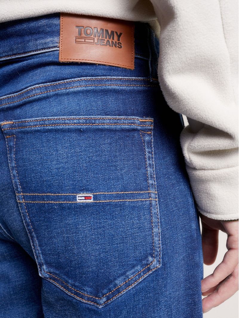 Jean-Simon-de-corte-skinny-e-desteñidos