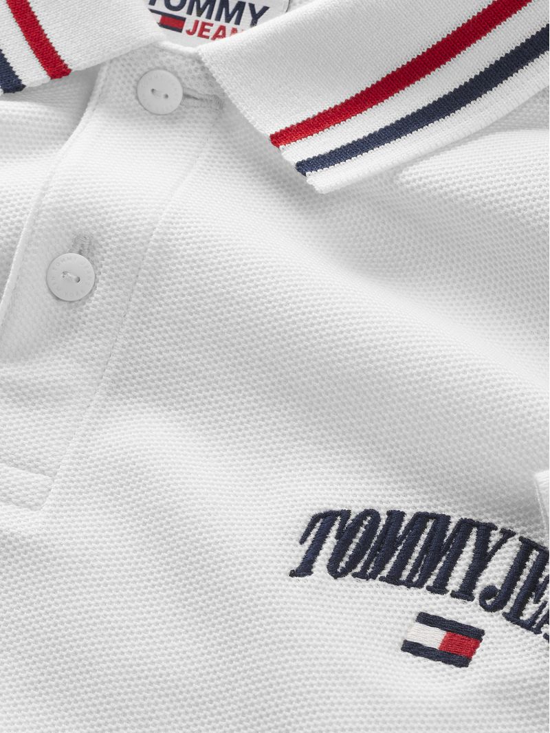 Polo-de-corte-clasico-con-logo-bordado