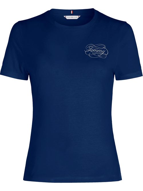 Remera con inscripción en el pecho