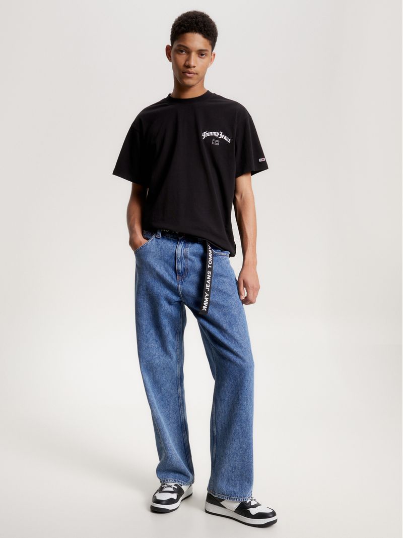 Remera-con-logo-trasero-y-corte-amplio
