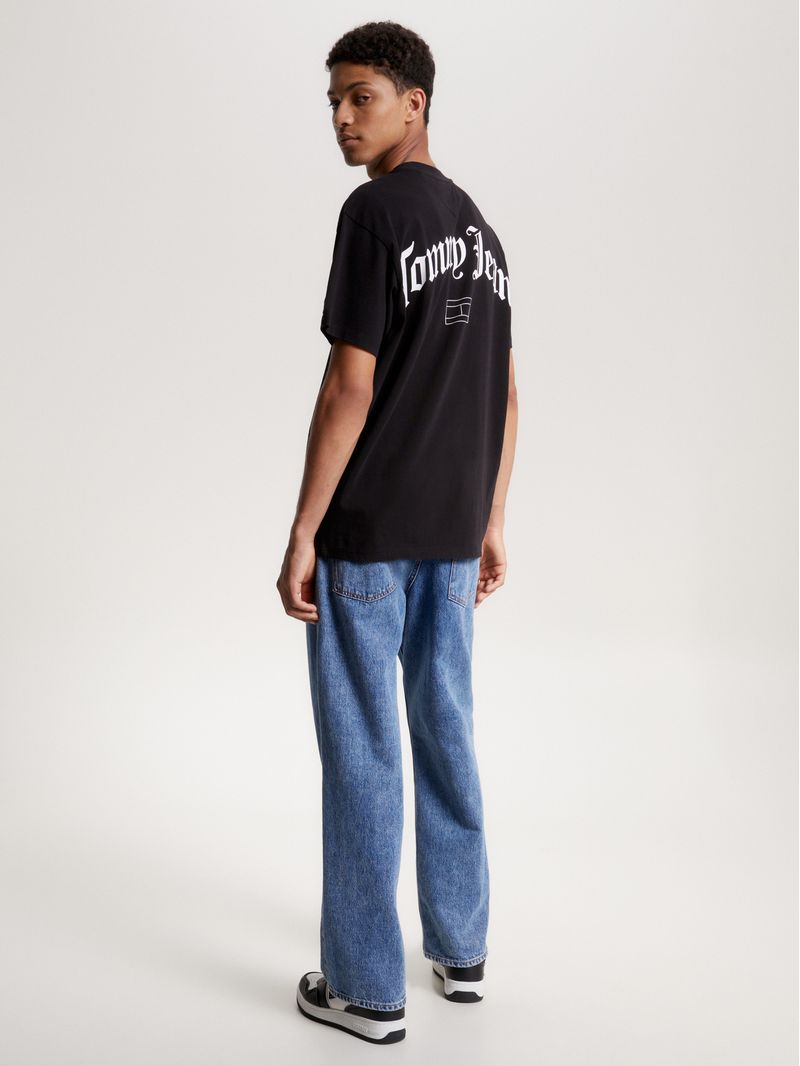 Remera-con-logo-trasero-y-corte-amplio